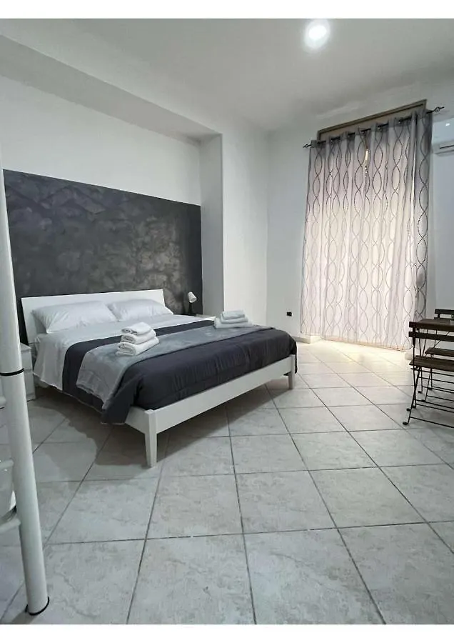La Svolta Rooms Naples Bed & Breakfast